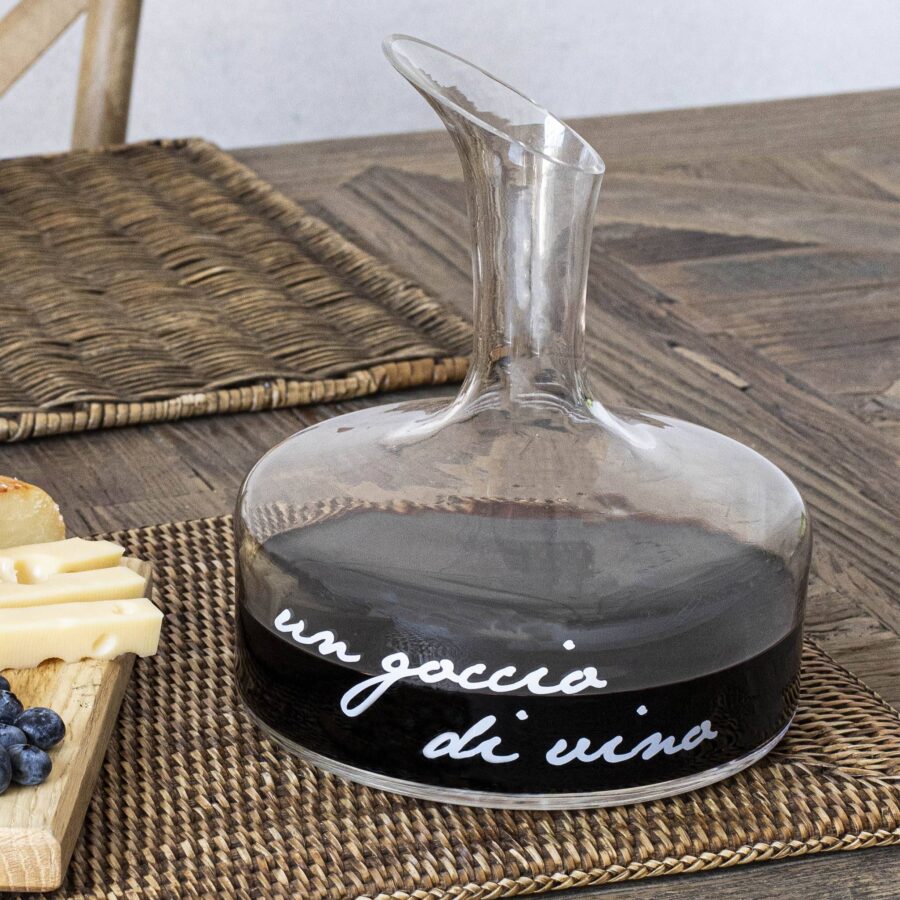 Decanter con scritta "Un goccio di Vino"